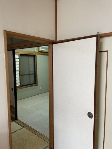 昭和レトロな和の趣、自分好みに育てるリノベ素材～神奈川県横浜市金沢区六浦3丁目～の和室|襖や障子を張り替えることで、表情の変化を楽しめます。