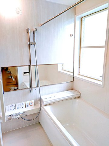 横浜市青葉区美しが丘西二丁目戸建の浴室|コンパクトで使いやすいお風呂です