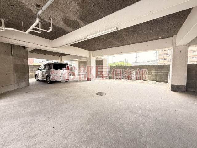 合川ハイツの駐車場|駐車場があるので、車を買う予定の方も安心です