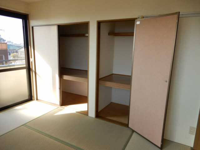 ドミール北開地の収納