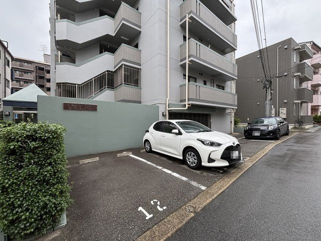 【駐車場】