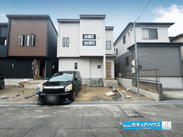 【同施工物件ご案内可能】知多郡東浦町大字石浜字田之助　全2棟の外観：施工例|1号棟
事前予約にて現地ご見学いただけます！お気軽にお問い合わせください♪
■株式会社　セキュアハウス■
住宅ローンに強く、知識、経験豊富なスタッフ在籍
お客様に寄り添い、ご成約後もサポート致します。