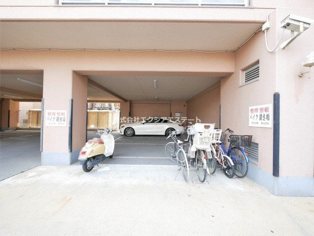 レインボーコートパートⅡの駐車場