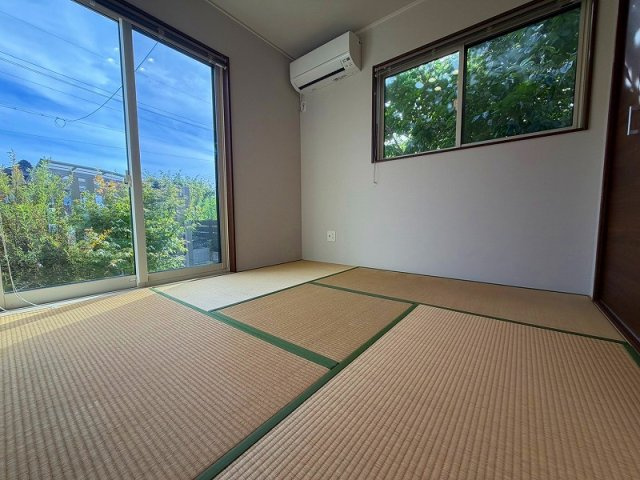 ■□米子市彦名町中古戸建□■の和室|1階和室4.5帖となります。光が良く差し込みます。物入もございます。