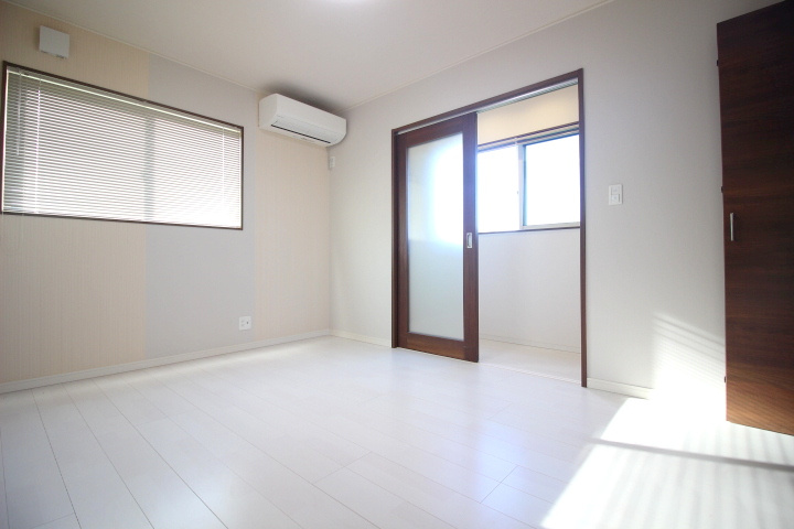 ■□米子市彦名町中古戸建□■のその他|2階洋室約6帖となります。
ランドリールームもございます。