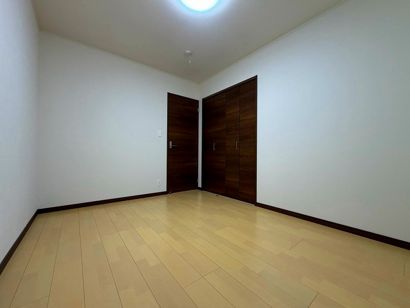 ■□米子市彦名町中古戸建□■の洋室|1階洋室6帖となります。清潔感のある空間です。
