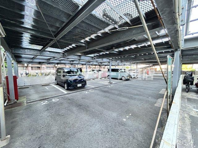 クリスタルハイツ玉出の駐車場