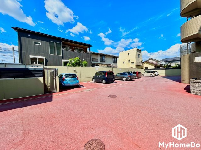 ライオンズマンション春日井の駐車場
