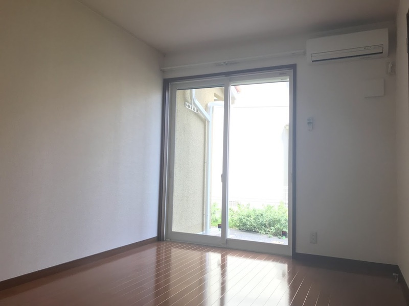藤沢市藤沢のアパートの居間・リビング