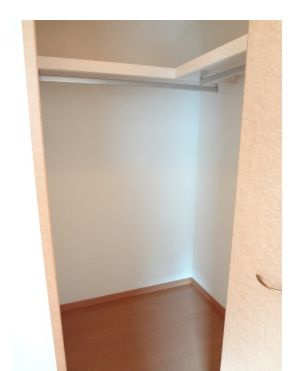エルミタージュの収納|こまごまとしたものを収納できそうですね