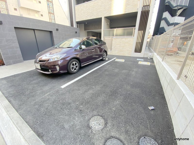 コーポラス京橋 仲介手数料無料の駐車場