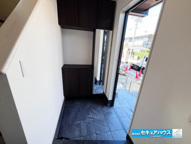 【今すぐご案内可能】知多郡東浦町大字石浜字田之助　全2棟の玄関|【玄関】
◆お家に出会う人々を迎える玄関だからこそ、広々清潔感あふれる空間にしたいものです。採光・通風にも配慮された設計で毎日明るい空間をキープします♪
