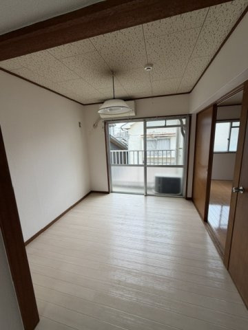 東山ハイツの居間・リビング