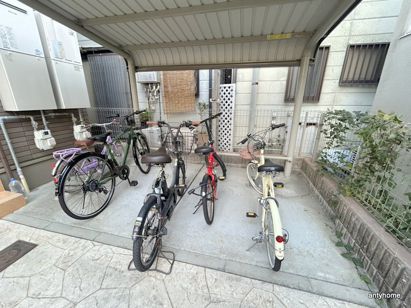 リバーサイド大今里　仲介手数料無料の駐車場