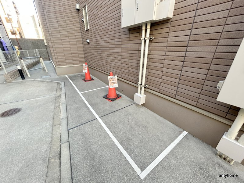 リバーサイド大今里　仲介手数料無料の駐車場
