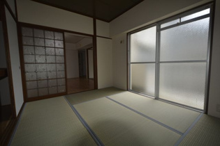 ハイツ友行の和室