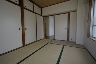 ハイツ友行の和室