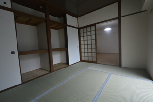 ハイツ友行の寝室