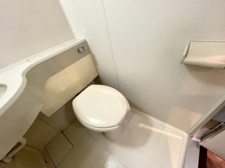 浴室内にトイレがあります！