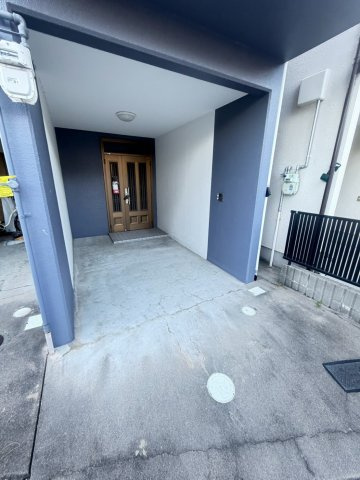 芝生町2丁目戸建の駐車場