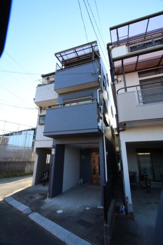 芝生町2丁目戸建のエントランス