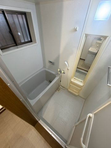 芝生町2丁目戸建の浴室