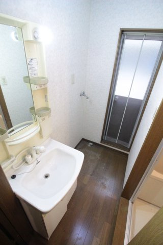 芝生町2丁目戸建の洗面所