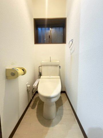 芝生町2丁目戸建のトイレ