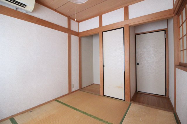 芝生町2丁目戸建の寝室