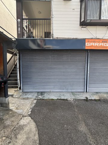 エイト摂津倉庫の玄関