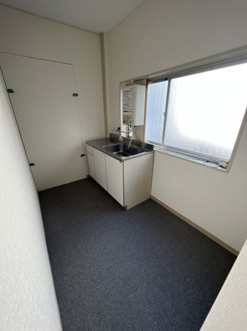 エイラ信濃橋ビルのキッチン