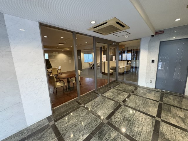 ワークステーション新大阪のエントランス