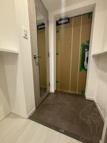 スプランディッド新大阪VIIの玄関