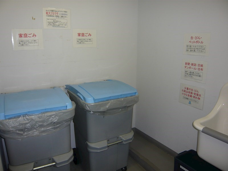 24時間ごみ捨て可能　各階にございます