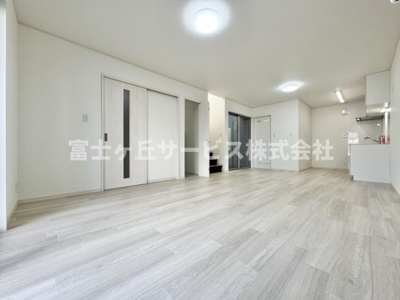【居間・リビング】 | 静岡市清水区高橋6丁目 中古戸建て | リビングダイニングです