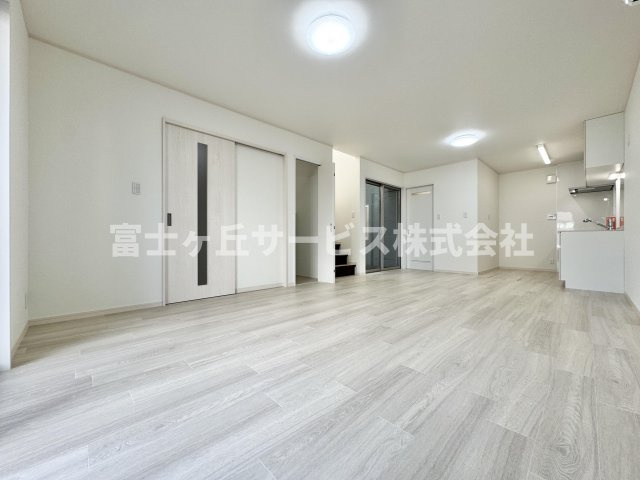 【居間・リビング】 | 静岡市清水区高橋6丁目 中古戸建て | リビングダイニングです