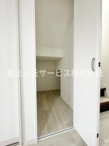 【収納】 | 静岡市清水区高橋6丁目 中古戸建て | リビングにある収納です