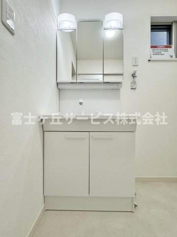 【独立洗面台】 | 静岡市清水区高橋6丁目 中古戸建て | 朝の身支度に便利な独立洗面台です