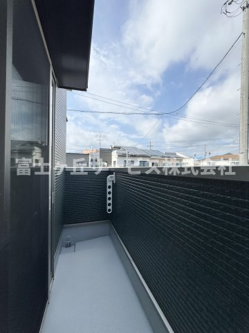 【バルコニー】 | 静岡市清水区高橋6丁目 中古戸建て | 陽当たり良好なバルコニーです
