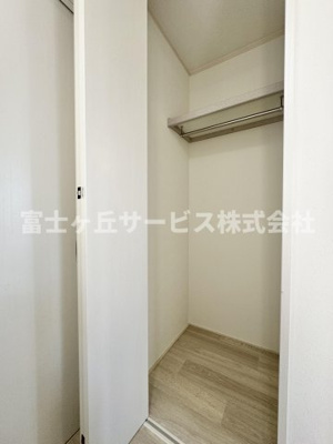【収納】 | 静岡市清水区高橋6丁目 中古戸建て | 2Fホールにある収納です