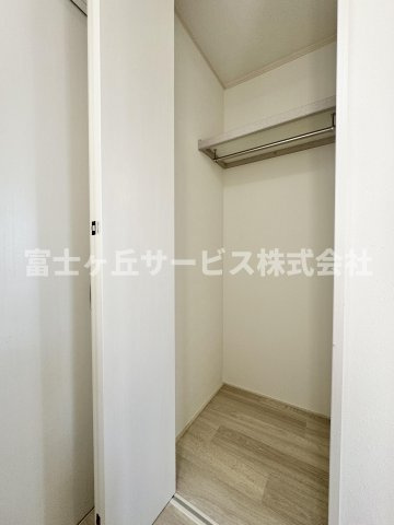 【収納】 | 静岡市清水区高橋6丁目 中古戸建て | 2Fホールにある収納です