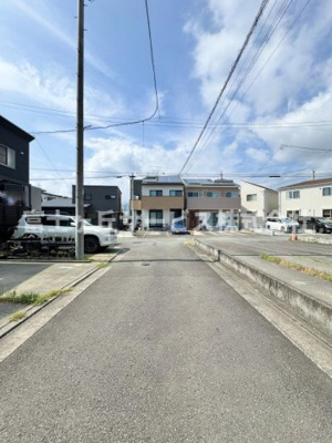 【前面道路含む現地写真】 | 静岡市清水区高橋6丁目 中古戸建て | 前面道路含む現地写真です