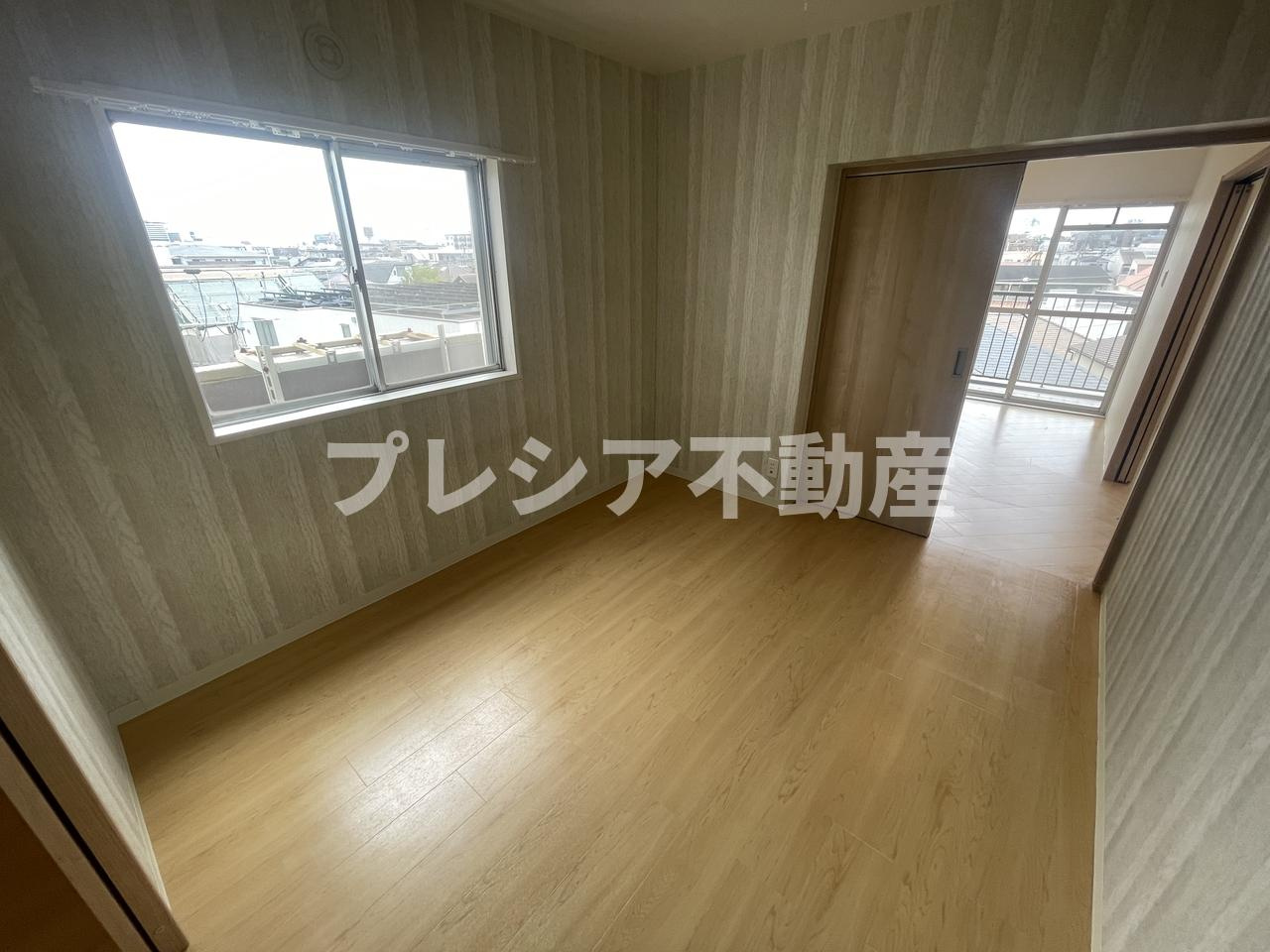 甲子園東行マンションの洋室