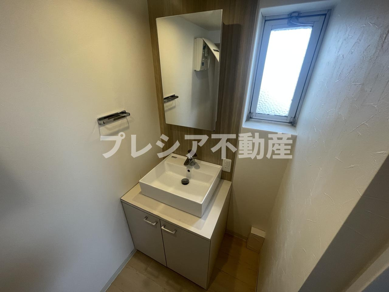 甲子園東行マンションの洗面所