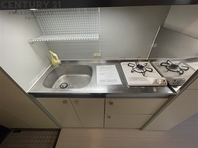 1口ガスコンロ付きで機能的なキッチンで