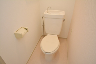シンプルで使いやすいトイレです♪