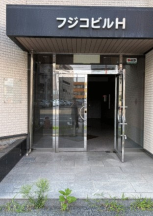 千舟町１丁目　売ビルのエントランス