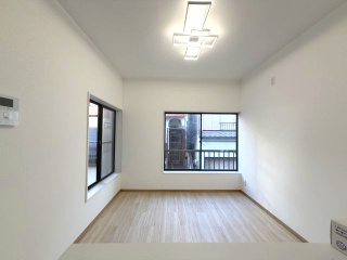 一之江1-16-17戸建の居間・リビング
