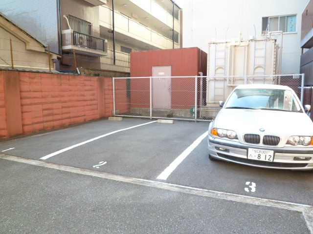 ロマネスク天神ノ森の駐車場