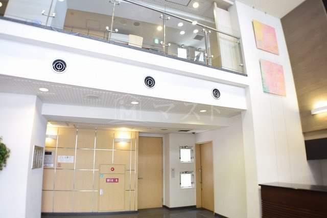 S-CREA御堂筋本町のエントランス